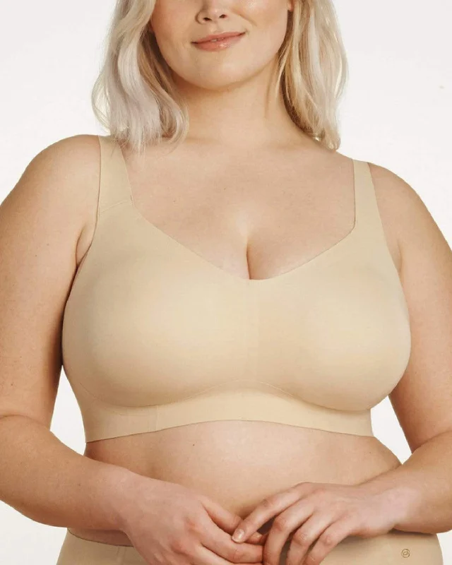 Bra with a lace - trim for an elegant and delicate touch​ Evelyn & Bobbie Wire Free Beyond Bra (More colors available)