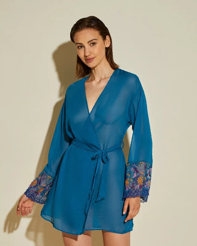 Convertible bras with adjustable straps for versatile styling​ Robe